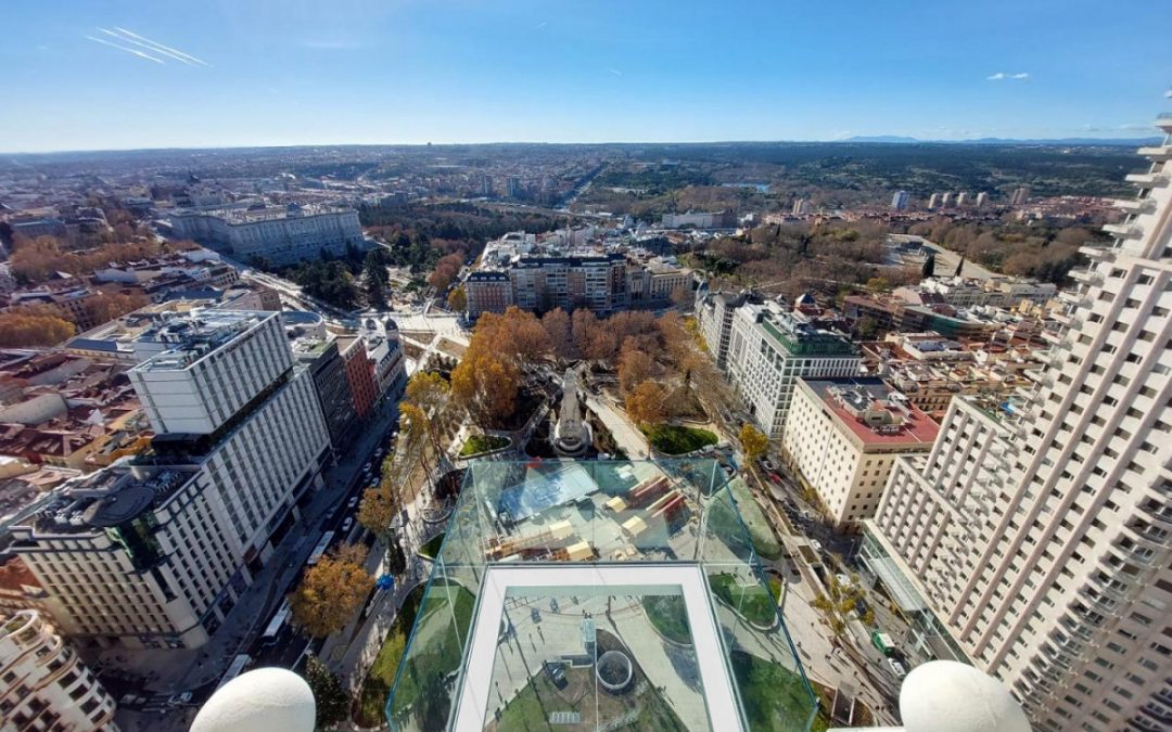 Un mirador de cristal suspendido a 100 metros de altura sobre Plaza de España