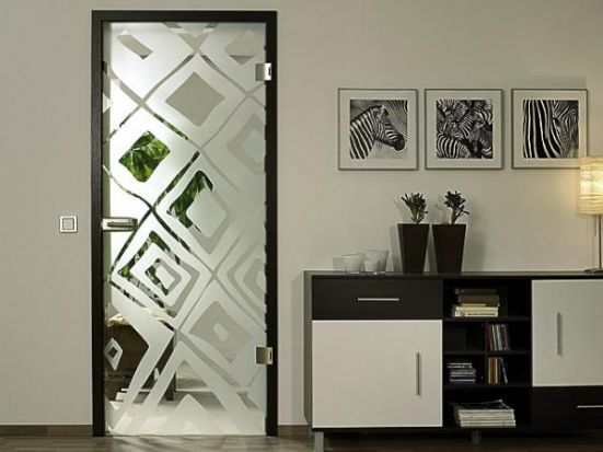 Una puerta de vidrio para el hogar o la oficina y Cristal Ramos