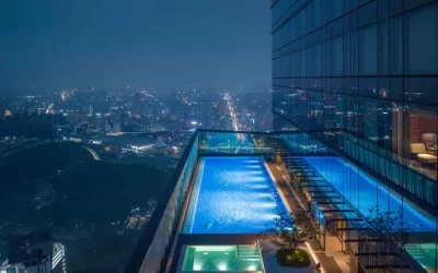 La piscina al aire libre más alta del mundo es de vidrio