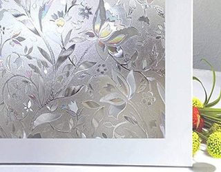 Los vidrios gravados al ácido son ideales para integrar textos o patrones decorativos