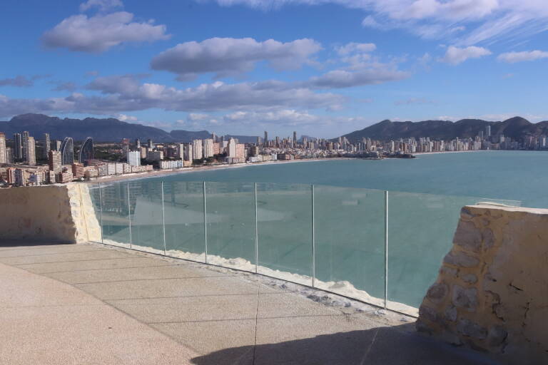 Las barandillas de vidrio como medida de seguridad sin impacto visual en monumentos