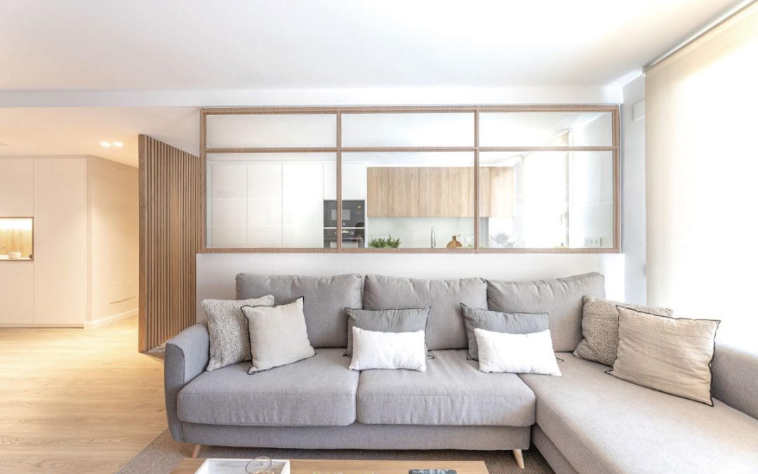Saint-Gobain presenta nueva gama de puertas de vidrio para separación de espacios