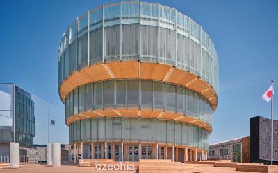 Un edificio de vidrio y madera para la Expo Mundial de Osaka 2025