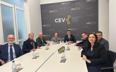 Vicente Lafuente recibe a una delegación de la patronal del vidrio de la CV