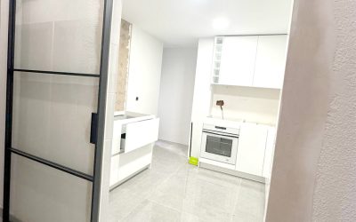 Correderas para interiores y vidrio polar white para el baño